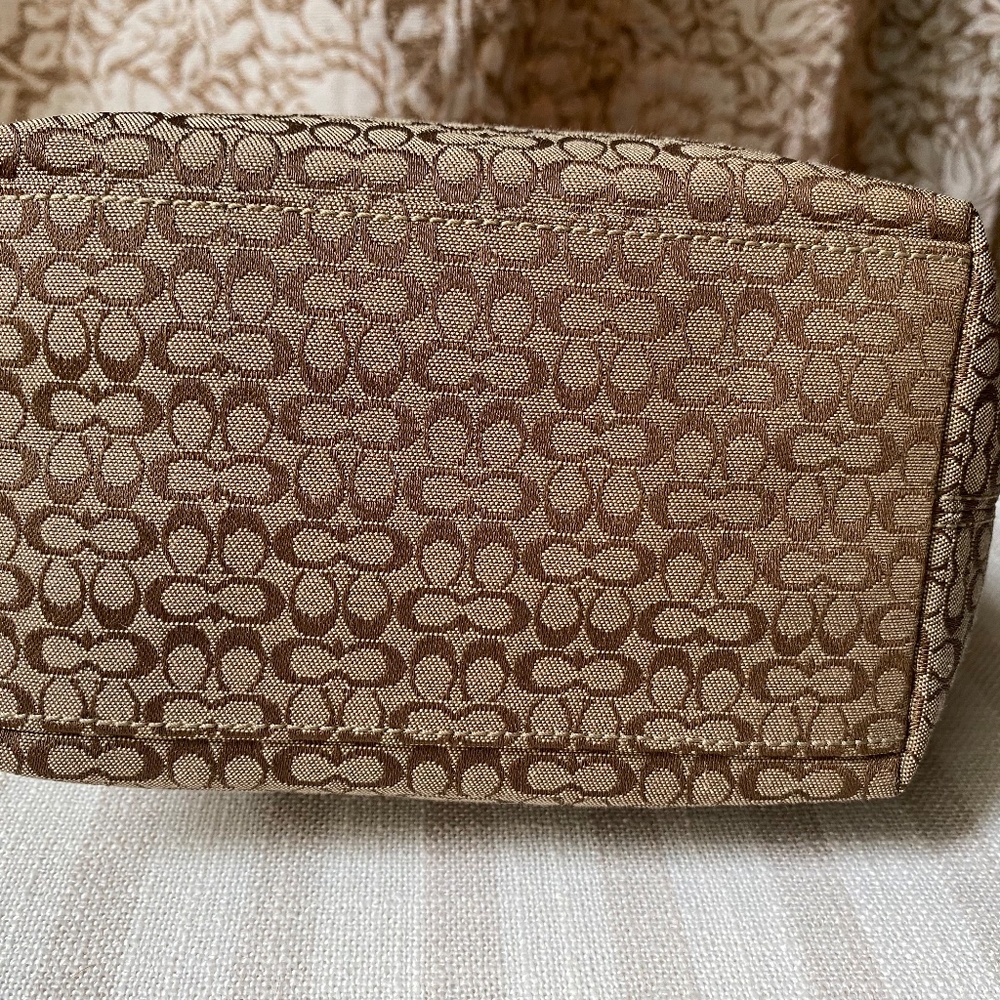 Coach Mini Signature Pouchette w/ Tags - Picture 5 of 11
